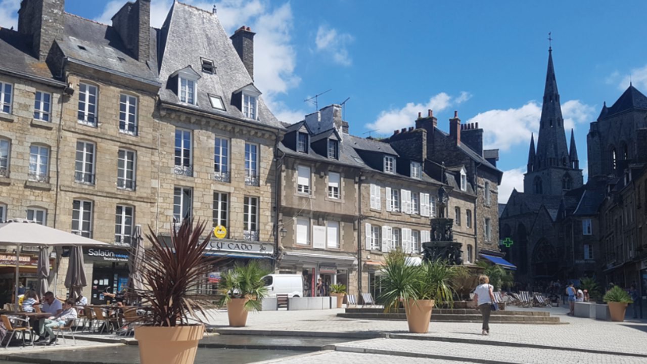 Place du centre en tété ville de Guingamp