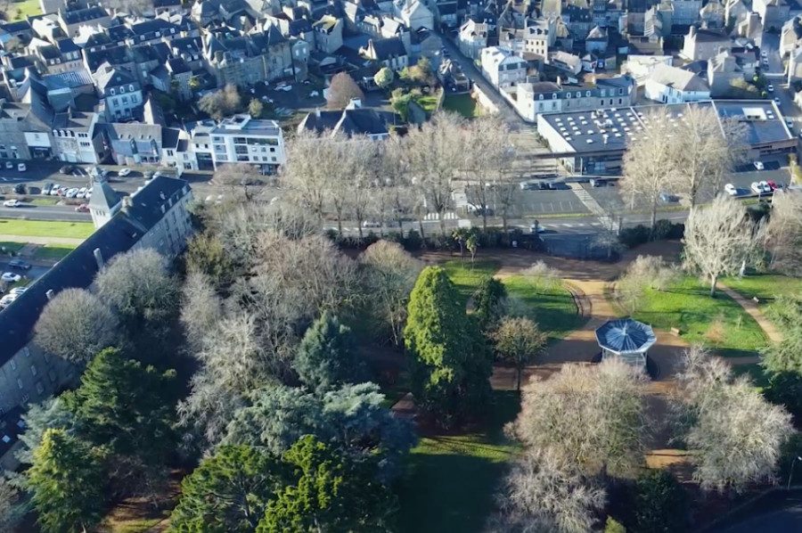 Vue de drone ville de Guingamp